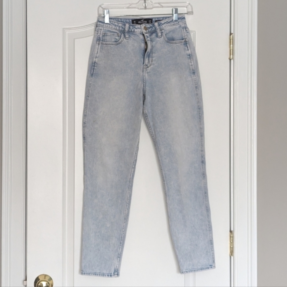 Hollister Ultra High-Rise Mom Jeans - Light Wash - 5R